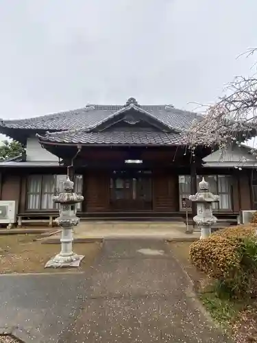 三寶寺の本殿