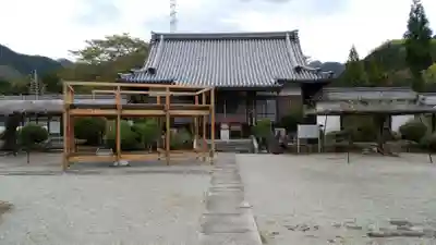 世尊寺の本殿・本堂
