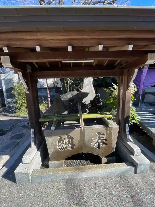 全国オートバイ神社第零号総本庁の手水舎