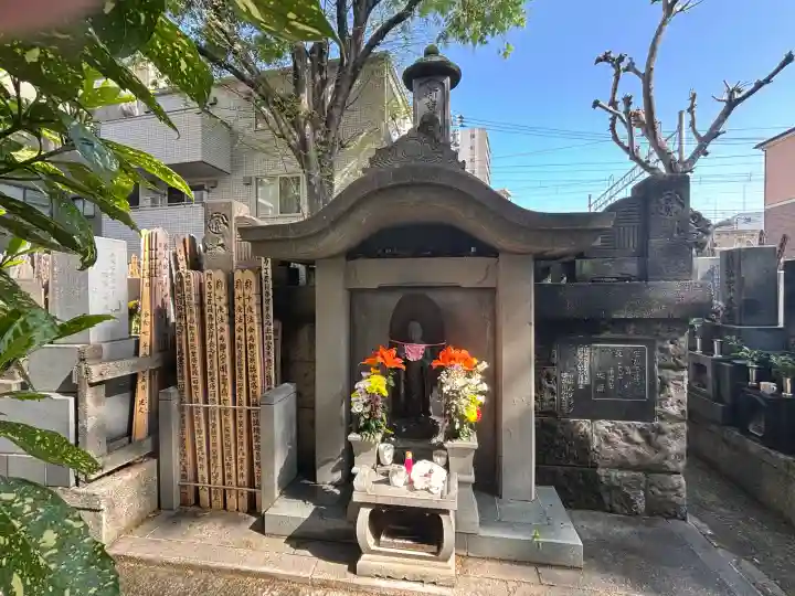 浄閑寺の{uncategorized: "未分類", other: "その他", undefined: "問題あり", building: "その他建物", grave: "お墓", sacred_gate: "鳥居", guardian: "狛犬", statue: "像", buddha: "仏像", history: "歴史", nature: "自然", garden: "庭園", animal: "動物", pagoda: "塔", temizu: "手水舎", mountain_gate: "山門・神門", sanctuary: "本殿・本堂", subordinate: "末社・摂社", art: "芸術", scenery: "景色", jizo: "地蔵", ema: "絵馬", goshuin: "御朱印", omikuji: "おみくじ", items: "授与品その他", amulet: "お守り", goshuincho: "御朱印帳", eats: "食事", festival: "お祭り", votive_dance: "神楽", shichigosan: "七五三参", wedding: "結婚式", experience: "体験その他", initially: "初詣", around: "周辺", anti_infection: "感染症対策"}