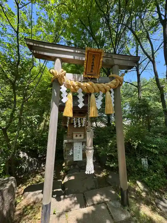 しあわせ神社の{uncategorized: "未分類", other: "その他", undefined: "問題あり", building: "その他建物", grave: "お墓", sacred_gate: "鳥居", guardian: "狛犬", statue: "像", buddha: "仏像", history: "歴史", nature: "自然", garden: "庭園", animal: "動物", pagoda: "塔", temizu: "手水舎", mountain_gate: "山門・神門", sanctuary: "本殿・本堂", subordinate: "末社・摂社", art: "芸術", scenery: "景色", jizo: "地蔵", ema: "絵馬", goshuin: "御朱印", omikuji: "おみくじ", items: "授与品その他", amulet: "お守り", goshuincho: "御朱印帳", eats: "食事", festival: "お祭り", votive_dance: "神楽", shichigosan: "七五三参", wedding: "結婚式", experience: "体験その他", initially: "初詣", around: "周辺", anti_infection: "感染症対策"}