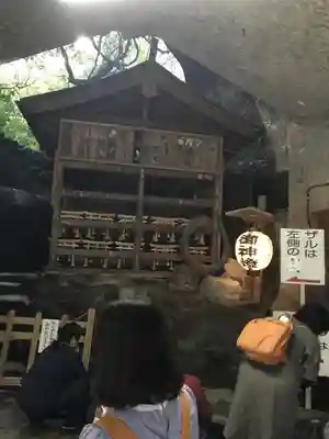 銭洗弁財天宇賀福神社の本殿・本堂