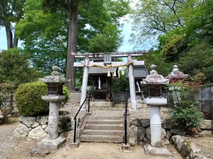 月讀神社の{uncategorized: "未分類", other: "その他", undefined: "問題あり", building: "その他建物", grave: "お墓", sacred_gate: "鳥居", guardian: "狛犬", statue: "像", buddha: "仏像", history: "歴史", nature: "自然", garden: "庭園", animal: "動物", pagoda: "塔", temizu: "手水舎", mountain_gate: "山門・神門", sanctuary: "本殿・本堂", subordinate: "末社・摂社", art: "芸術", scenery: "景色", jizo: "地蔵", ema: "絵馬", goshuin: "御朱印", omikuji: "おみくじ", items: "授与品その他", amulet: "お守り", goshuincho: "御朱印帳", eats: "食事", festival: "お祭り", votive_dance: "神楽", shichigosan: "七五三参", wedding: "結婚式", experience: "体験その他", initially: "初詣", around: "周辺", anti_infection: "感染症対策"}