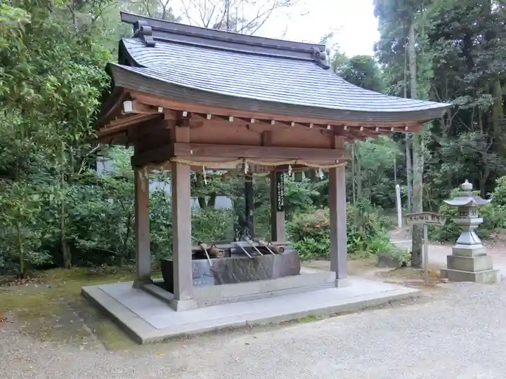 大和神社の手水舎