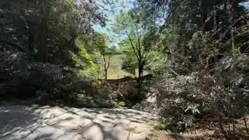 室生寺奥の院の{uncategorized: "未分類", other: "その他", undefined: "問題あり", building: "その他建物", grave: "お墓", sacred_gate: "鳥居", guardian: "狛犬", statue: "像", buddha: "仏像", history: "歴史", nature: "自然", garden: "庭園", animal: "動物", pagoda: "塔", temizu: "手水舎", mountain_gate: "山門・神門", sanctuary: "本殿・本堂", subordinate: "末社・摂社", art: "芸術", scenery: "景色", jizo: "地蔵", ema: "絵馬", goshuin: "御朱印", omikuji: "おみくじ", items: "授与品その他", amulet: "お守り", goshuincho: "御朱印帳", eats: "食事", festival: "お祭り", votive_dance: "神楽", shichigosan: "七五三参", wedding: "結婚式", experience: "体験その他", initially: "初詣", around: "周辺", anti_infection: "感染症対策"}