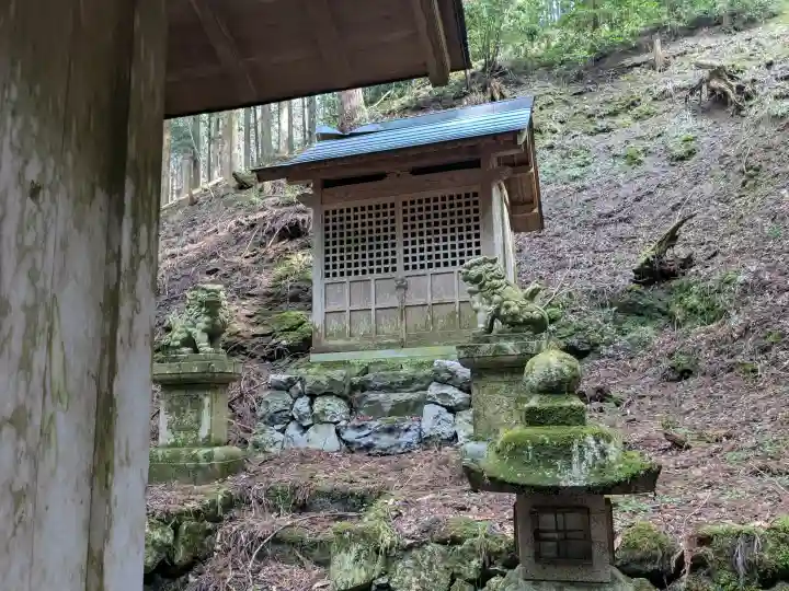 井戸神社の{uncategorized: "未分類", other: "その他", undefined: "問題あり", building: "その他建物", grave: "お墓", sacred_gate: "鳥居", guardian: "狛犬", statue: "像", buddha: "仏像", history: "歴史", nature: "自然", garden: "庭園", animal: "動物", pagoda: "塔", temizu: "手水舎", mountain_gate: "山門・神門", sanctuary: "本殿・本堂", subordinate: "末社・摂社", art: "芸術", scenery: "景色", jizo: "地蔵", ema: "絵馬", goshuin: "御朱印", omikuji: "おみくじ", items: "授与品その他", amulet: "お守り", goshuincho: "御朱印帳", eats: "食事", festival: "お祭り", votive_dance: "神楽", shichigosan: "七五三参", wedding: "結婚式", experience: "体験その他", initially: "初詣", around: "周辺", anti_infection: "感染症対策"}