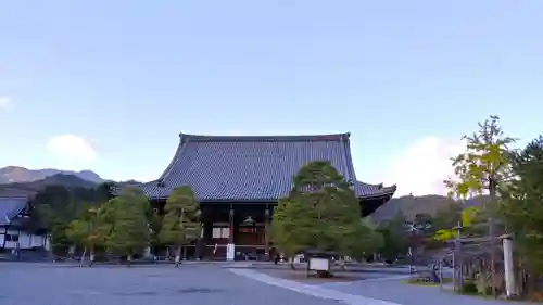 清凉寺の本殿・本堂