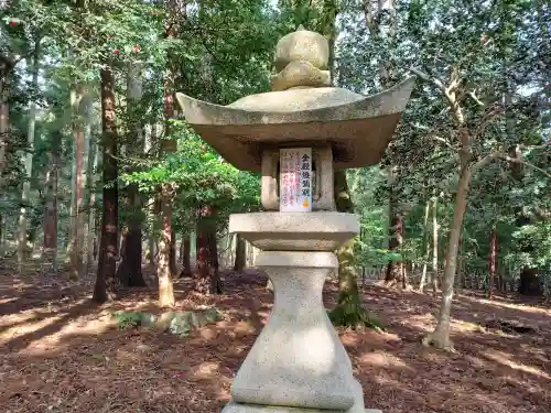 若狭彦神社（上社）の{uncategorized: "未分類", other: "その他", undefined: "問題あり", building: "その他建物", grave: "お墓", sacred_gate: "鳥居", guardian: "狛犬", statue: "像", buddha: "仏像", history: "歴史", nature: "自然", garden: "庭園", animal: "動物", pagoda: "塔", temizu: "手水舎", mountain_gate: "山門・神門", sanctuary: "本殿・本堂", subordinate: "末社・摂社", art: "芸術", scenery: "景色", jizo: "地蔵", ema: "絵馬", goshuin: "御朱印", omikuji: "おみくじ", items: "授与品その他", amulet: "お守り", goshuincho: "御朱印帳", eats: "食事", festival: "お祭り", votive_dance: "神楽", shichigosan: "七五三参", wedding: "結婚式", experience: "体験その他", initially: "初詣", around: "周辺", anti_infection: "感染症対策"}
