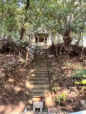 サムハラ神社 奥の宮の{uncategorized: "未分類", other: "その他", undefined: "問題あり", building: "その他建物", grave: "お墓", sacred_gate: "鳥居", guardian: "狛犬", statue: "像", buddha: "仏像", history: "歴史", nature: "自然", garden: "庭園", animal: "動物", pagoda: "塔", temizu: "手水舎", mountain_gate: "山門・神門", sanctuary: "本殿・本堂", subordinate: "末社・摂社", art: "芸術", scenery: "景色", jizo: "地蔵", ema: "絵馬", goshuin: "御朱印", omikuji: "おみくじ", items: "授与品その他", amulet: "お守り", goshuincho: "御朱印帳", eats: "食事", festival: "お祭り", votive_dance: "神楽", shichigosan: "七五三参", wedding: "結婚式", experience: "体験その他", initially: "初詣", around: "周辺", anti_infection: "感染症対策"}