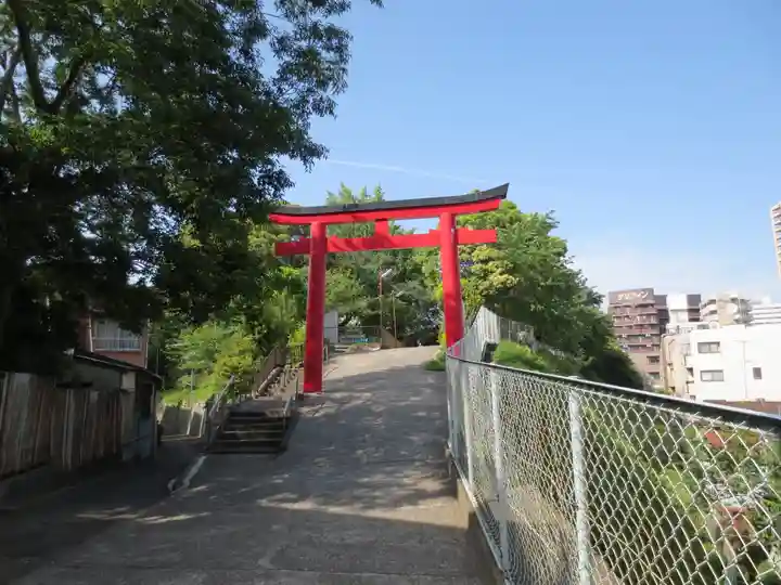 (芝生)浅間神社の鳥居