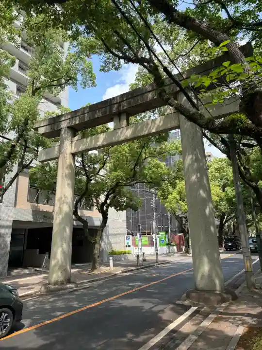 香椎宮の{uncategorized: "未分類", other: "その他", undefined: "問題あり", building: "その他建物", grave: "お墓", sacred_gate: "鳥居", guardian: "狛犬", statue: "像", buddha: "仏像", history: "歴史", nature: "自然", garden: "庭園", animal: "動物", pagoda: "塔", temizu: "手水舎", mountain_gate: "山門・神門", sanctuary: "本殿・本堂", subordinate: "末社・摂社", art: "芸術", scenery: "景色", jizo: "地蔵", ema: "絵馬", goshuin: "御朱印", omikuji: "おみくじ", items: "授与品その他", amulet: "お守り", goshuincho: "御朱印帳", eats: "食事", festival: "お祭り", votive_dance: "神楽", shichigosan: "七五三参", wedding: "結婚式", experience: "体験その他", initially: "初詣", around: "周辺", anti_infection: "感染症対策"}