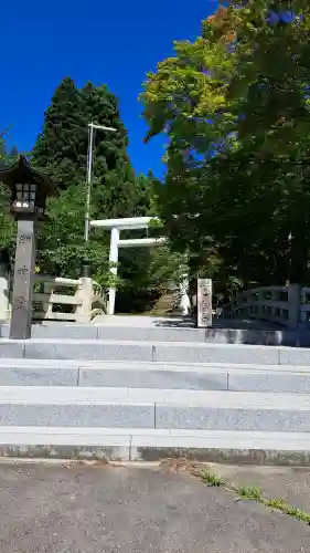 土津神社｜こどもと出世の神さまの{uncategorized: "未分類", other: "その他", undefined: "問題あり", building: "その他建物", grave: "お墓", sacred_gate: "鳥居", guardian: "狛犬", statue: "像", buddha: "仏像", history: "歴史", nature: "自然", garden: "庭園", animal: "動物", pagoda: "塔", temizu: "手水舎", mountain_gate: "山門・神門", sanctuary: "本殿・本堂", subordinate: "末社・摂社", art: "芸術", scenery: "景色", jizo: "地蔵", ema: "絵馬", goshuin: "御朱印", omikuji: "おみくじ", items: "授与品その他", amulet: "お守り", goshuincho: "御朱印帳", eats: "食事", festival: "お祭り", votive_dance: "神楽", shichigosan: "七五三参", wedding: "結婚式", experience: "体験その他", initially: "初詣", around: "周辺", anti_infection: "感染症対策"}