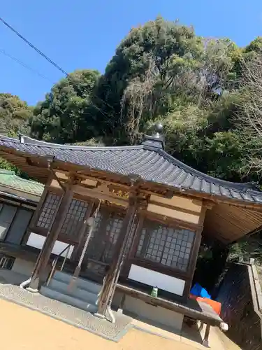 荘宮寺の本殿