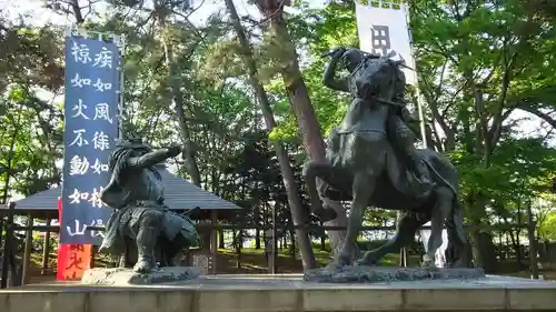 川中島古戦場八幡社の像