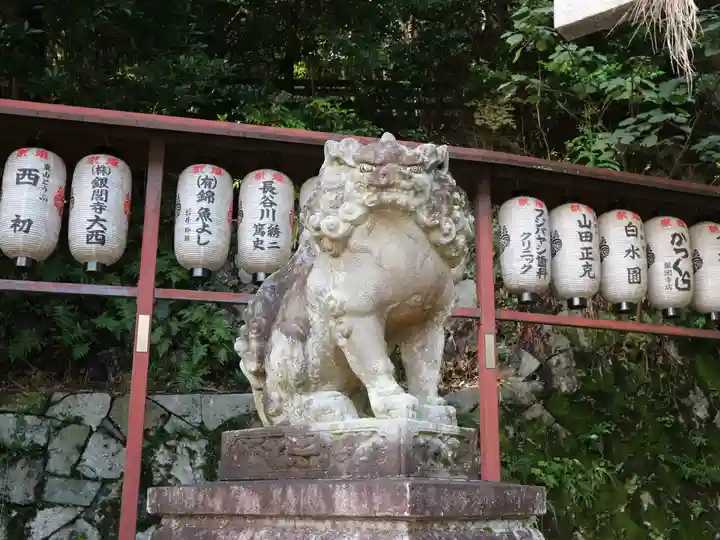 八神社の狛犬