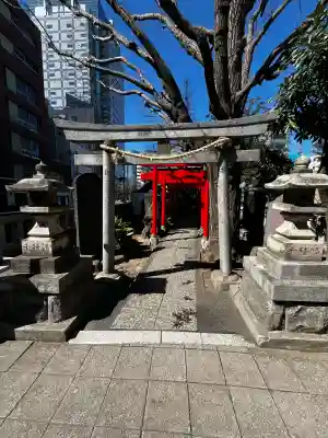 千種稲荷神社の{uncategorized: "未分類", other: "その他", undefined: "問題あり", building: "その他建物", grave: "お墓", sacred_gate: "鳥居", guardian: "狛犬", statue: "像", buddha: "仏像", history: "歴史", nature: "自然", garden: "庭園", animal: "動物", pagoda: "塔", temizu: "手水舎", mountain_gate: "山門・神門", sanctuary: "本殿・本堂", subordinate: "末社・摂社", art: "芸術", scenery: "景色", jizo: "地蔵", ema: "絵馬", goshuin: "御朱印", omikuji: "おみくじ", items: "授与品その他", amulet: "お守り", goshuincho: "御朱印帳", eats: "食事", festival: "お祭り", votive_dance: "神楽", shichigosan: "七五三参", wedding: "結婚式", experience: "体験その他", initially: "初詣", around: "周辺", anti_infection: "感染症対策"}