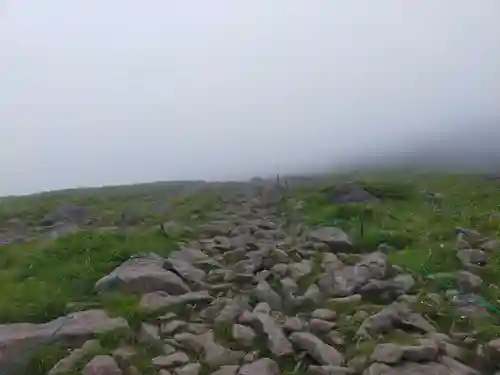 月山神社本宮の周辺