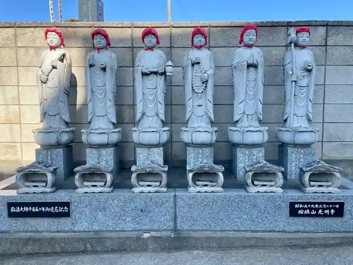 光明寺の{uncategorized: "未分類", other: "その他", undefined: "問題あり", building: "その他建物", grave: "お墓", sacred_gate: "鳥居", guardian: "狛犬", statue: "像", buddha: "仏像", history: "歴史", nature: "自然", garden: "庭園", animal: "動物", pagoda: "塔", temizu: "手水舎", mountain_gate: "山門・神門", sanctuary: "本殿・本堂", subordinate: "末社・摂社", art: "芸術", scenery: "景色", jizo: "地蔵", ema: "絵馬", goshuin: "御朱印", omikuji: "おみくじ", items: "授与品その他", amulet: "お守り", goshuincho: "御朱印帳", eats: "食事", festival: "お祭り", votive_dance: "神楽", shichigosan: "七五三参", wedding: "結婚式", experience: "体験その他", initially: "初詣", around: "周辺", anti_infection: "感染症対策"}