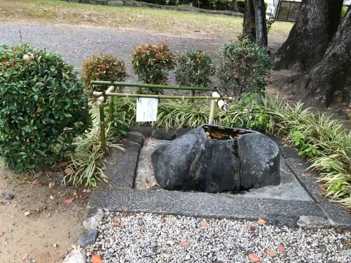 綱越神社(大神神社摂社)の手水舎