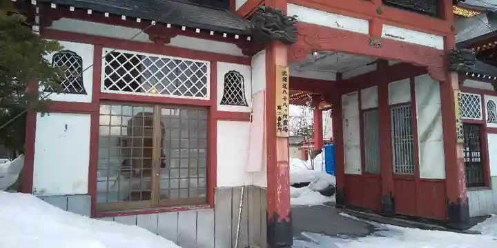 眞久寺の山門・神門