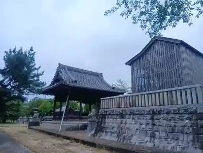 八幡神社の{uncategorized: "未分類", other: "その他", undefined: "問題あり", building: "その他建物", grave: "お墓", sacred_gate: "鳥居", guardian: "狛犬", statue: "像", buddha: "仏像", history: "歴史", nature: "自然", garden: "庭園", animal: "動物", pagoda: "塔", temizu: "手水舎", mountain_gate: "山門・神門", sanctuary: "本殿・本堂", subordinate: "末社・摂社", art: "芸術", scenery: "景色", jizo: "地蔵", ema: "絵馬", goshuin: "御朱印", omikuji: "おみくじ", items: "授与品その他", amulet: "お守り", goshuincho: "御朱印帳", eats: "食事", festival: "お祭り", votive_dance: "神楽", shichigosan: "七五三参", wedding: "結婚式", experience: "体験その他", initially: "初詣", around: "周辺", anti_infection: "感染症対策"}