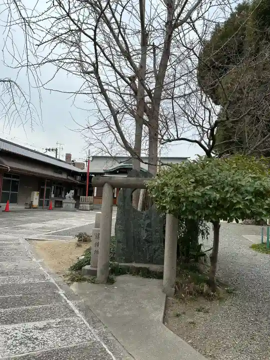 八坂神社(上のやさかさん)の{uncategorized: "未分類", other: "その他", undefined: "問題あり", building: "その他建物", grave: "お墓", sacred_gate: "鳥居", guardian: "狛犬", statue: "像", buddha: "仏像", history: "歴史", nature: "自然", garden: "庭園", animal: "動物", pagoda: "塔", temizu: "手水舎", mountain_gate: "山門・神門", sanctuary: "本殿・本堂", subordinate: "末社・摂社", art: "芸術", scenery: "景色", jizo: "地蔵", ema: "絵馬", goshuin: "御朱印", omikuji: "おみくじ", items: "授与品その他", amulet: "お守り", goshuincho: "御朱印帳", eats: "食事", festival: "お祭り", votive_dance: "神楽", shichigosan: "七五三参", wedding: "結婚式", experience: "体験その他", initially: "初詣", around: "周辺", anti_infection: "感染症対策"}
