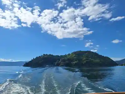 竹生島神社（都久夫須麻神社）の{uncategorized: "未分類", other: "その他", undefined: "問題あり", building: "その他建物", grave: "お墓", sacred_gate: "鳥居", guardian: "狛犬", statue: "像", buddha: "仏像", history: "歴史", nature: "自然", garden: "庭園", animal: "動物", pagoda: "塔", temizu: "手水舎", mountain_gate: "山門・神門", sanctuary: "本殿・本堂", subordinate: "末社・摂社", art: "芸術", scenery: "景色", jizo: "地蔵", ema: "絵馬", goshuin: "御朱印", omikuji: "おみくじ", items: "授与品その他", amulet: "お守り", goshuincho: "御朱印帳", eats: "食事", festival: "お祭り", votive_dance: "神楽", shichigosan: "七五三参", wedding: "結婚式", experience: "体験その他", initially: "初詣", around: "周辺", anti_infection: "感染症対策"}