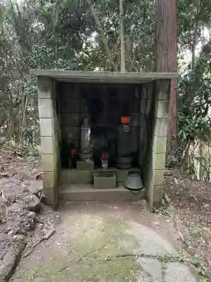 自性院の{uncategorized: "未分類", other: "その他", undefined: "問題あり", building: "その他建物", grave: "お墓", sacred_gate: "鳥居", guardian: "狛犬", statue: "像", buddha: "仏像", history: "歴史", nature: "自然", garden: "庭園", animal: "動物", pagoda: "塔", temizu: "手水舎", mountain_gate: "山門・神門", sanctuary: "本殿・本堂", subordinate: "末社・摂社", art: "芸術", scenery: "景色", jizo: "地蔵", ema: "絵馬", goshuin: "御朱印", omikuji: "おみくじ", items: "授与品その他", amulet: "お守り", goshuincho: "御朱印帳", eats: "食事", festival: "お祭り", votive_dance: "神楽", shichigosan: "七五三参", wedding: "結婚式", experience: "体験その他", initially: "初詣", around: "周辺", anti_infection: "感染症対策"}