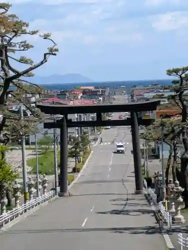 函館八幡宮の{uncategorized: "未分類", other: "その他", undefined: "問題あり", building: "その他建物", grave: "お墓", sacred_gate: "鳥居", guardian: "狛犬", statue: "像", buddha: "仏像", history: "歴史", nature: "自然", garden: "庭園", animal: "動物", pagoda: "塔", temizu: "手水舎", mountain_gate: "山門・神門", sanctuary: "本殿・本堂", subordinate: "末社・摂社", art: "芸術", scenery: "景色", jizo: "地蔵", ema: "絵馬", goshuin: "御朱印", omikuji: "おみくじ", items: "授与品その他", amulet: "お守り", goshuincho: "御朱印帳", eats: "食事", festival: "お祭り", votive_dance: "神楽", shichigosan: "七五三参", wedding: "結婚式", experience: "体験その他", initially: "初詣", around: "周辺", anti_infection: "感染症対策"}