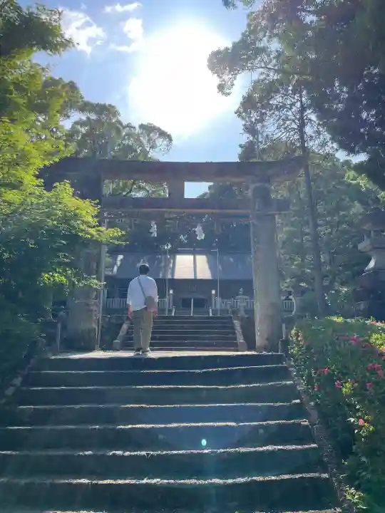 黒髪神社の{uncategorized: "未分類", other: "その他", undefined: "問題あり", building: "その他建物", grave: "お墓", sacred_gate: "鳥居", guardian: "狛犬", statue: "像", buddha: "仏像", history: "歴史", nature: "自然", garden: "庭園", animal: "動物", pagoda: "塔", temizu: "手水舎", mountain_gate: "山門・神門", sanctuary: "本殿・本堂", subordinate: "末社・摂社", art: "芸術", scenery: "景色", jizo: "地蔵", ema: "絵馬", goshuin: "御朱印", omikuji: "おみくじ", items: "授与品その他", amulet: "お守り", goshuincho: "御朱印帳", eats: "食事", festival: "お祭り", votive_dance: "神楽", shichigosan: "七五三参", wedding: "結婚式", experience: "体験その他", initially: "初詣", around: "周辺", anti_infection: "感染症対策"}