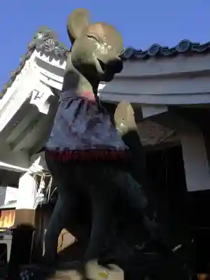 満足稲荷神社の狛犬