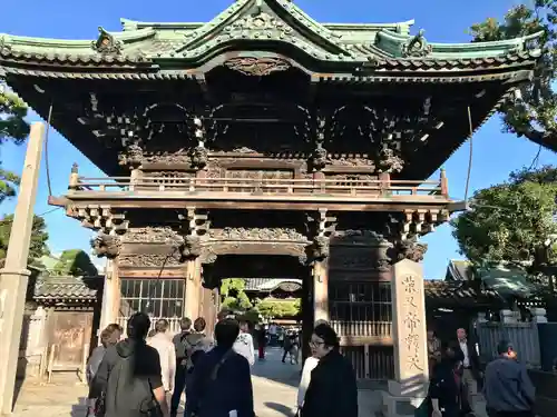 題経寺（柴又帝釈天）の山門