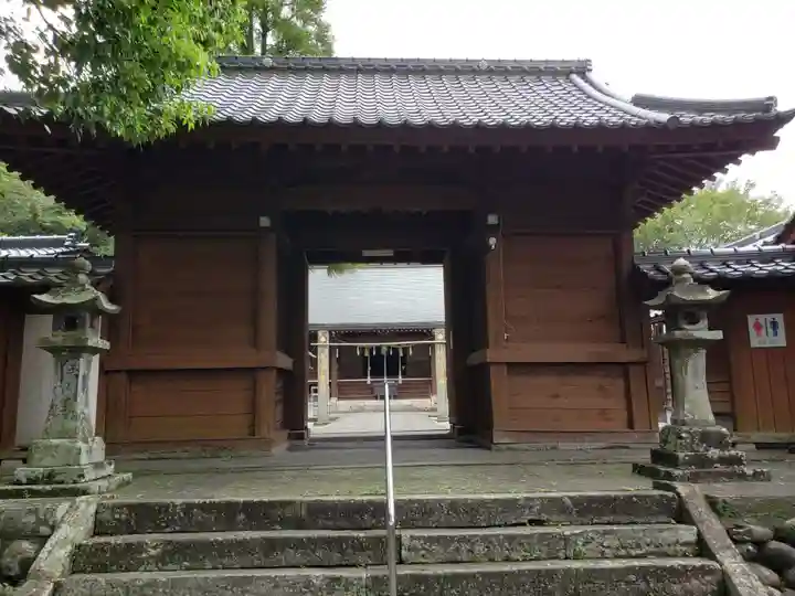 津江神社の山門・神門