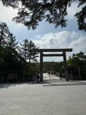 伊勢神宮内宮（皇大神宮）の{uncategorized: "未分類", other: "その他", undefined: "問題あり", building: "その他建物", grave: "お墓", sacred_gate: "鳥居", guardian: "狛犬", statue: "像", buddha: "仏像", history: "歴史", nature: "自然", garden: "庭園", animal: "動物", pagoda: "塔", temizu: "手水舎", mountain_gate: "山門・神門", sanctuary: "本殿・本堂", subordinate: "末社・摂社", art: "芸術", scenery: "景色", jizo: "地蔵", ema: "絵馬", goshuin: "御朱印", omikuji: "おみくじ", items: "授与品その他", amulet: "お守り", goshuincho: "御朱印帳", eats: "食事", festival: "お祭り", votive_dance: "神楽", shichigosan: "七五三参", wedding: "結婚式", experience: "体験その他", initially: "初詣", around: "周辺", anti_infection: "感染症対策"}