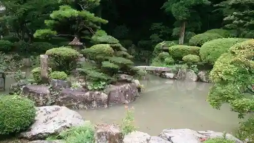 成道寺の庭園