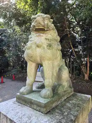 高岡市護国神社の狛犬