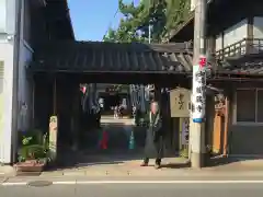 龍蔵寺の山門