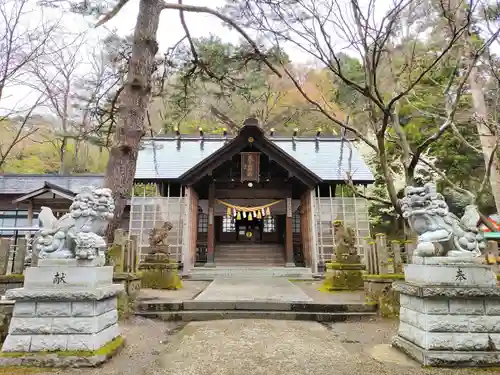 春日山神社の本殿