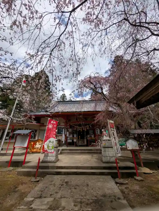 正一位 若草稲荷神社の{uncategorized: "未分類", other: "その他", undefined: "問題あり", building: "その他建物", grave: "お墓", sacred_gate: "鳥居", guardian: "狛犬", statue: "像", buddha: "仏像", history: "歴史", nature: "自然", garden: "庭園", animal: "動物", pagoda: "塔", temizu: "手水舎", mountain_gate: "山門・神門", sanctuary: "本殿・本堂", subordinate: "末社・摂社", art: "芸術", scenery: "景色", jizo: "地蔵", ema: "絵馬", goshuin: "御朱印", omikuji: "おみくじ", items: "授与品その他", amulet: "お守り", goshuincho: "御朱印帳", eats: "食事", festival: "お祭り", votive_dance: "神楽", shichigosan: "七五三参", wedding: "結婚式", experience: "体験その他", initially: "初詣", around: "周辺", anti_infection: "感染症対策"}