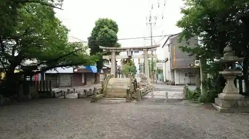 泉穴師神社の建物その他