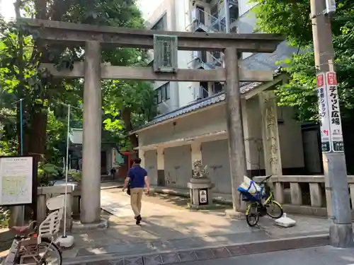 銀杏岡八幡神社の鳥居