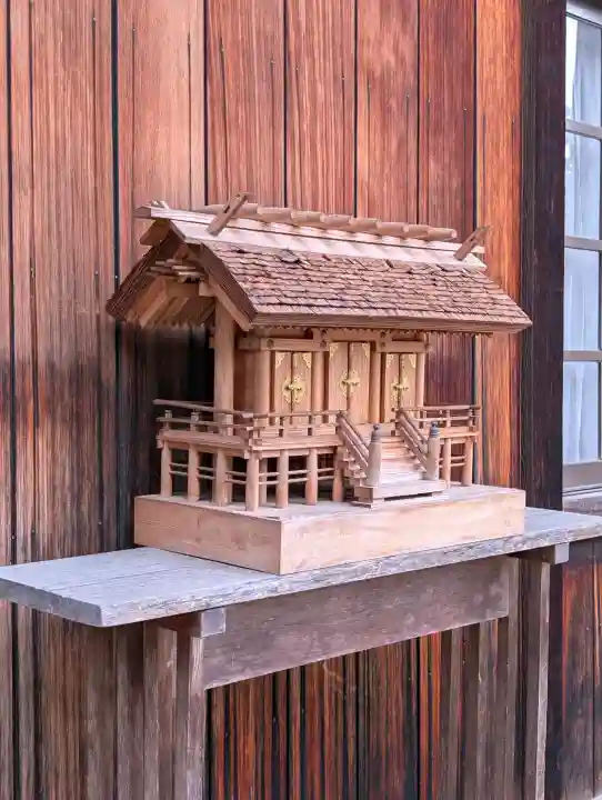 射水神社の{uncategorized: "未分類", other: "その他", undefined: "問題あり", building: "その他建物", grave: "お墓", sacred_gate: "鳥居", guardian: "狛犬", statue: "像", buddha: "仏像", history: "歴史", nature: "自然", garden: "庭園", animal: "動物", pagoda: "塔", temizu: "手水舎", mountain_gate: "山門・神門", sanctuary: "本殿・本堂", subordinate: "末社・摂社", art: "芸術", scenery: "景色", jizo: "地蔵", ema: "絵馬", goshuin: "御朱印", omikuji: "おみくじ", items: "授与品その他", amulet: "お守り", goshuincho: "御朱印帳", eats: "食事", festival: "お祭り", votive_dance: "神楽", shichigosan: "七五三参", wedding: "結婚式", experience: "体験その他", initially: "初詣", around: "周辺", anti_infection: "感染症対策"}