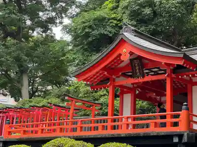 根津神社の{uncategorized: "未分類", other: "その他", undefined: "問題あり", building: "その他建物", grave: "お墓", sacred_gate: "鳥居", guardian: "狛犬", statue: "像", buddha: "仏像", history: "歴史", nature: "自然", garden: "庭園", animal: "動物", pagoda: "塔", temizu: "手水舎", mountain_gate: "山門・神門", sanctuary: "本殿・本堂", subordinate: "末社・摂社", art: "芸術", scenery: "景色", jizo: "地蔵", ema: "絵馬", goshuin: "御朱印", omikuji: "おみくじ", items: "授与品その他", amulet: "お守り", goshuincho: "御朱印帳", eats: "食事", festival: "お祭り", votive_dance: "神楽", shichigosan: "七五三参", wedding: "結婚式", experience: "体験その他", initially: "初詣", around: "周辺", anti_infection: "感染症対策"}
