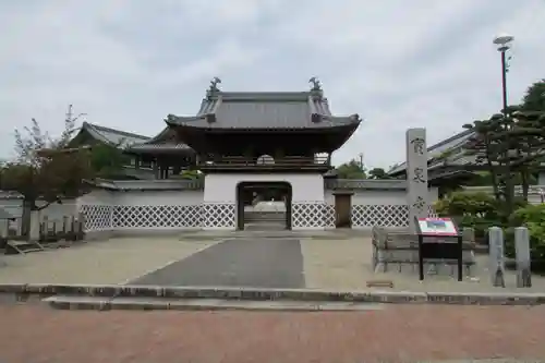 宝泉寺の山門