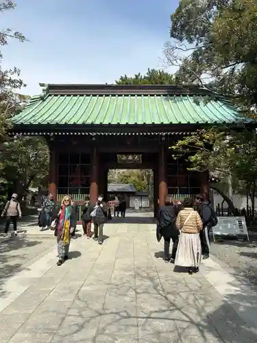 高徳院の山門・神門