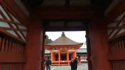 美濃國一宮　南宮大社の山門・神門