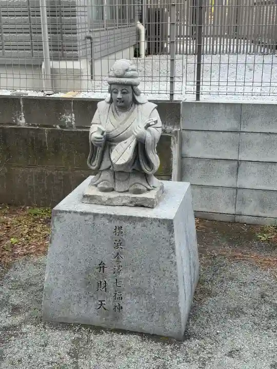 琵琶島神社の{uncategorized: "未分類", other: "その他", undefined: "問題あり", building: "その他建物", grave: "お墓", sacred_gate: "鳥居", guardian: "狛犬", statue: "像", buddha: "仏像", history: "歴史", nature: "自然", garden: "庭園", animal: "動物", pagoda: "塔", temizu: "手水舎", mountain_gate: "山門・神門", sanctuary: "本殿・本堂", subordinate: "末社・摂社", art: "芸術", scenery: "景色", jizo: "地蔵", ema: "絵馬", goshuin: "御朱印", omikuji: "おみくじ", items: "授与品その他", amulet: "お守り", goshuincho: "御朱印帳", eats: "食事", festival: "お祭り", votive_dance: "神楽", shichigosan: "七五三参", wedding: "結婚式", experience: "体験その他", initially: "初詣", around: "周辺", anti_infection: "感染症対策"}
