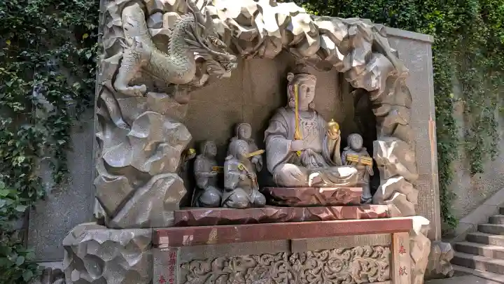 江島神社の{uncategorized: "未分類", other: "その他", undefined: "問題あり", building: "その他建物", grave: "お墓", sacred_gate: "鳥居", guardian: "狛犬", statue: "像", buddha: "仏像", history: "歴史", nature: "自然", garden: "庭園", animal: "動物", pagoda: "塔", temizu: "手水舎", mountain_gate: "山門・神門", sanctuary: "本殿・本堂", subordinate: "末社・摂社", art: "芸術", scenery: "景色", jizo: "地蔵", ema: "絵馬", goshuin: "御朱印", omikuji: "おみくじ", items: "授与品その他", amulet: "お守り", goshuincho: "御朱印帳", eats: "食事", festival: "お祭り", votive_dance: "神楽", shichigosan: "七五三参", wedding: "結婚式", experience: "体験その他", initially: "初詣", around: "周辺", anti_infection: "感染症対策"}