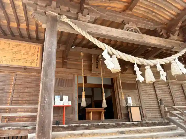 八幡秋田神社の{uncategorized: "未分類", other: "その他", undefined: "問題あり", building: "その他建物", grave: "お墓", sacred_gate: "鳥居", guardian: "狛犬", statue: "像", buddha: "仏像", history: "歴史", nature: "自然", garden: "庭園", animal: "動物", pagoda: "塔", temizu: "手水舎", mountain_gate: "山門・神門", sanctuary: "本殿・本堂", subordinate: "末社・摂社", art: "芸術", scenery: "景色", jizo: "地蔵", ema: "絵馬", goshuin: "御朱印", omikuji: "おみくじ", items: "授与品その他", amulet: "お守り", goshuincho: "御朱印帳", eats: "食事", festival: "お祭り", votive_dance: "神楽", shichigosan: "七五三参", wedding: "結婚式", experience: "体験その他", initially: "初詣", around: "周辺", anti_infection: "感染症対策"}