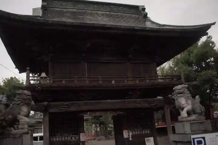 穴切大神社の山門・神門